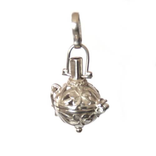 Silver pendant, open flower pattern, shiny; per pc