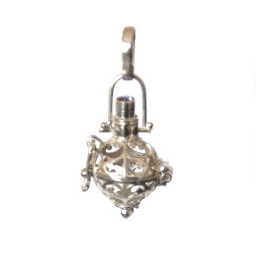 Silver pendant, open flower pattern, shiny; per pc